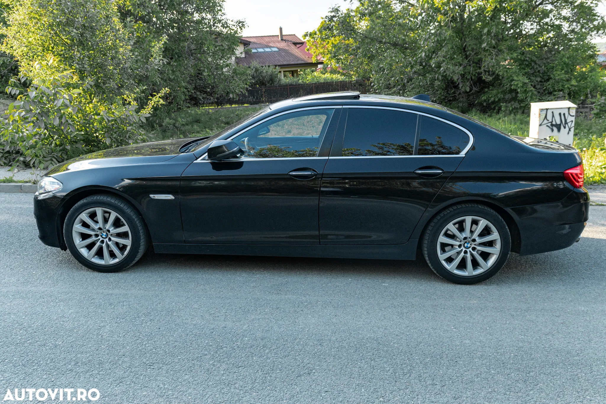 BMW Seria 5 520d xDrive - 23