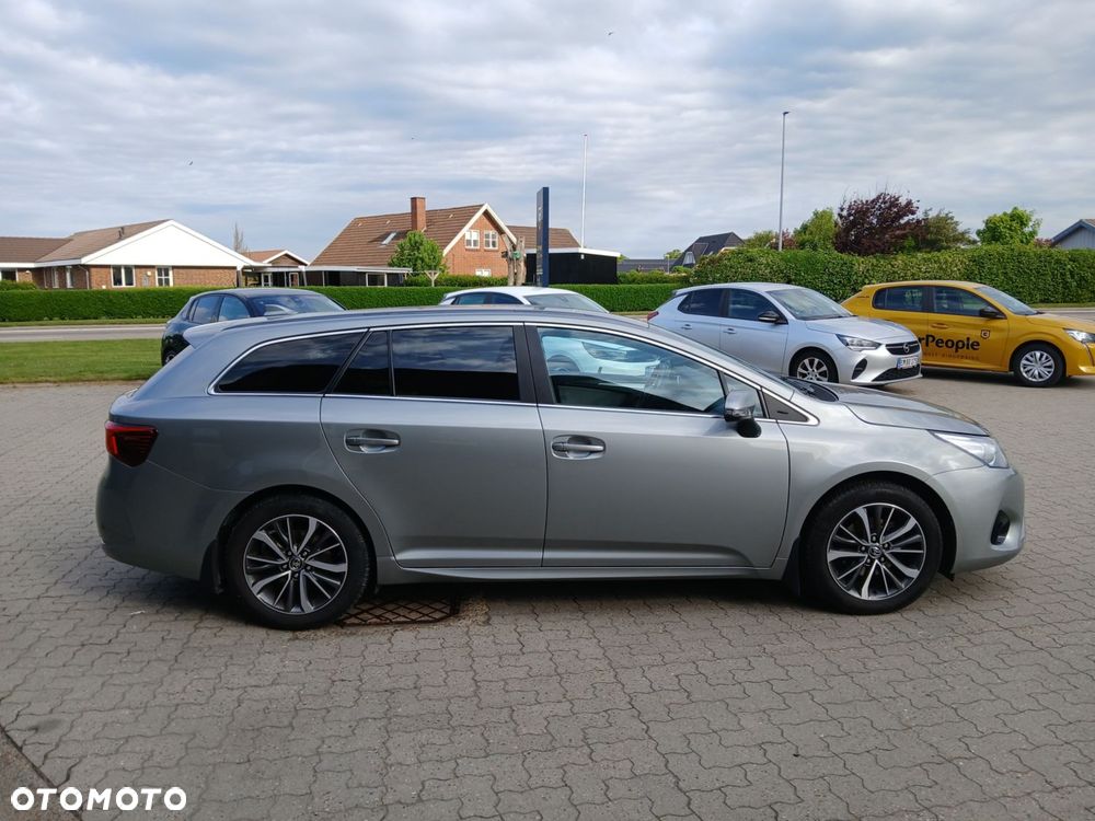 Toyota Avensis Touring Sports 1.8 Executive - 5
