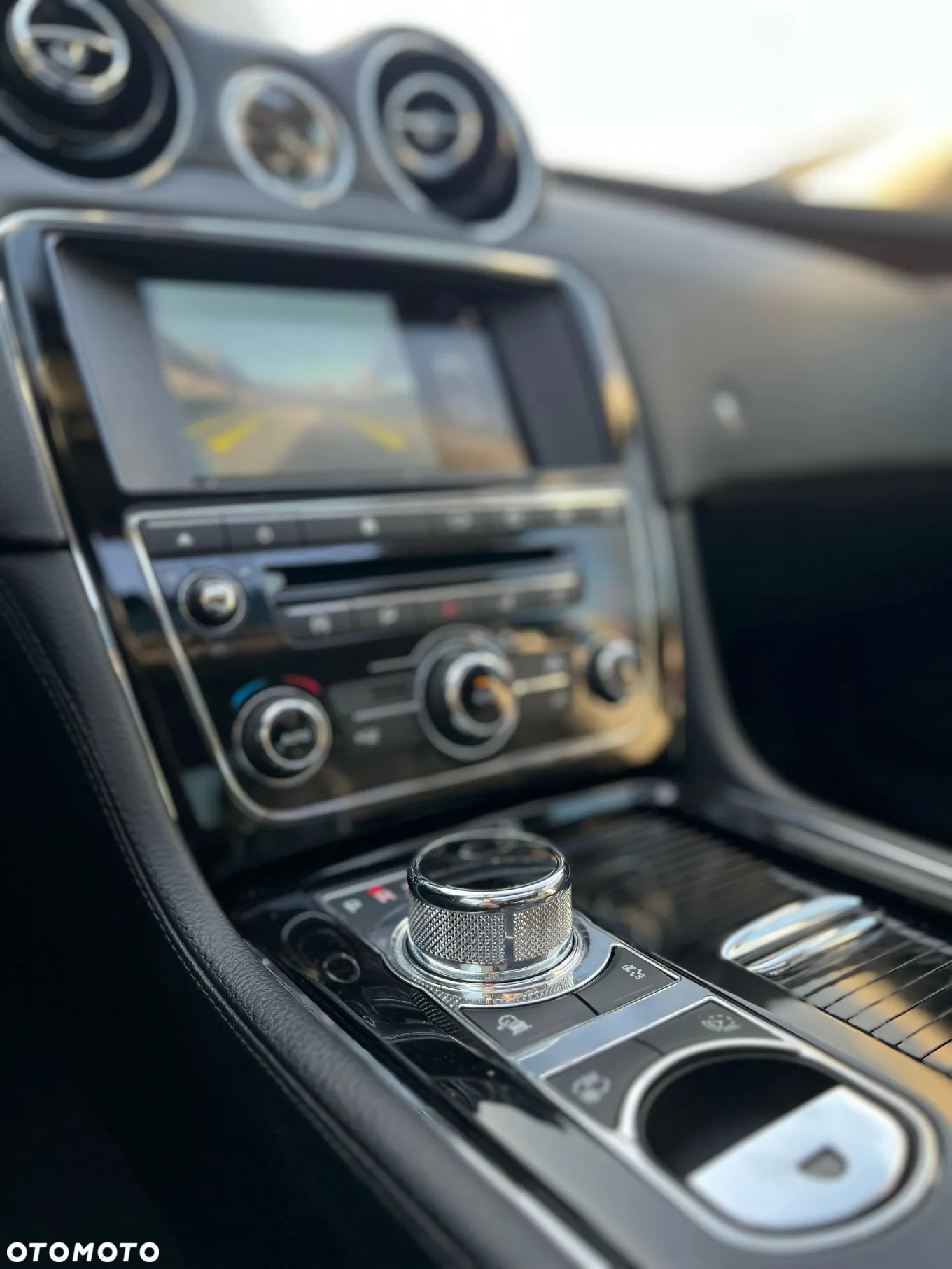 Jaguar XJ - 8