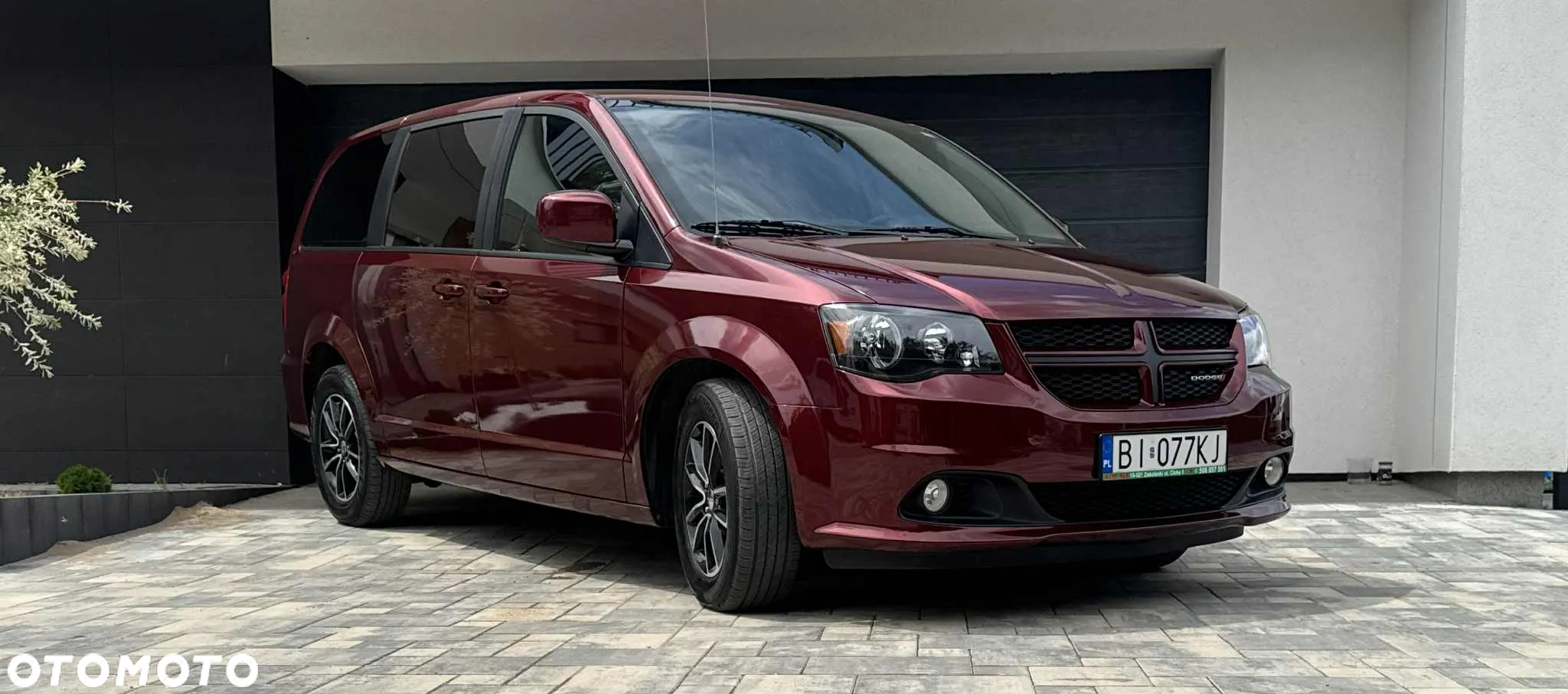 Dodge Grand Caravan - 2