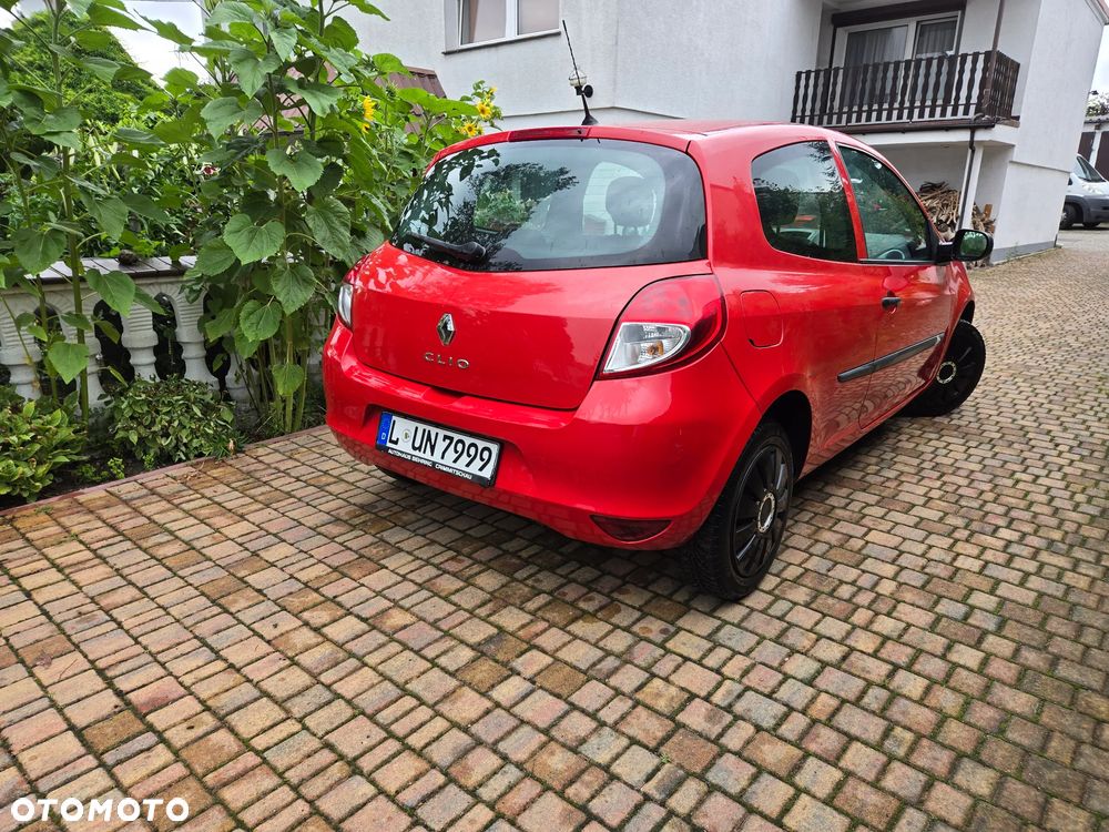 Renault Clio 1.2 16V 75 Yahoo - 8