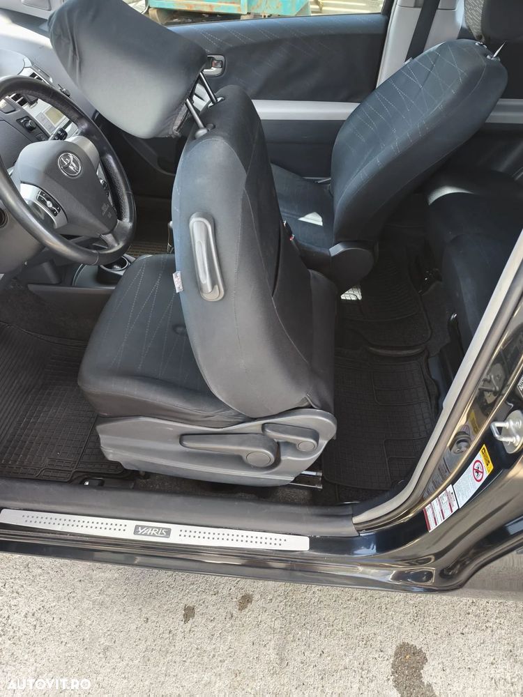 Toyota Yaris 1.3 Aut Sol - 12