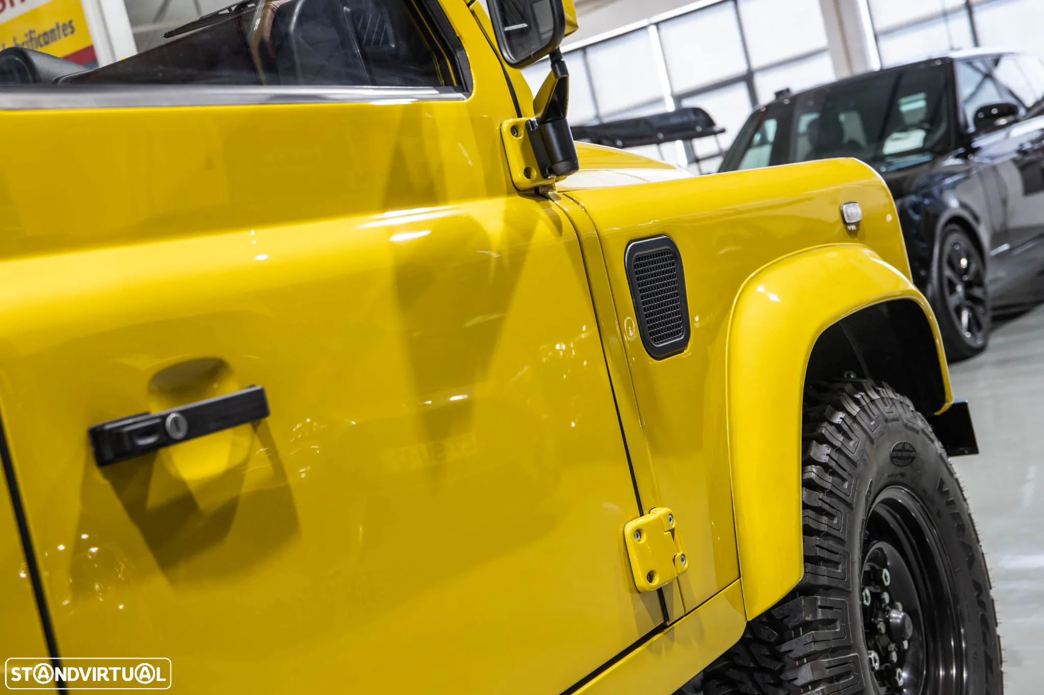 Land Rover Defender 90 SW 2.4 CRD E - 10