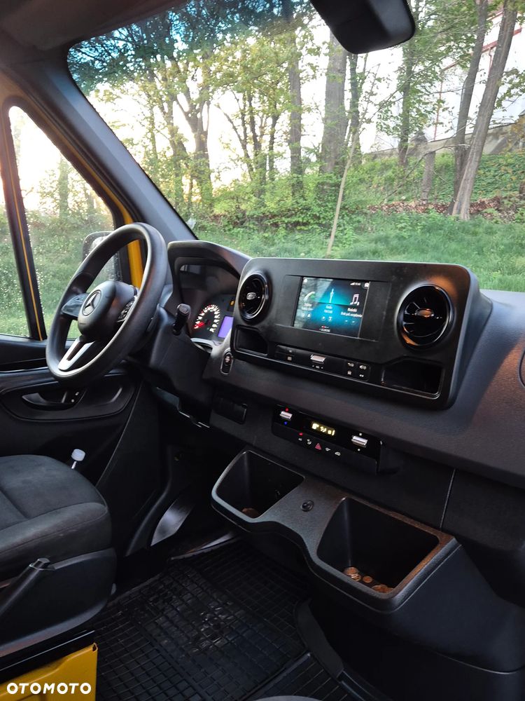 Mercedes-Benz Sprinter - 24