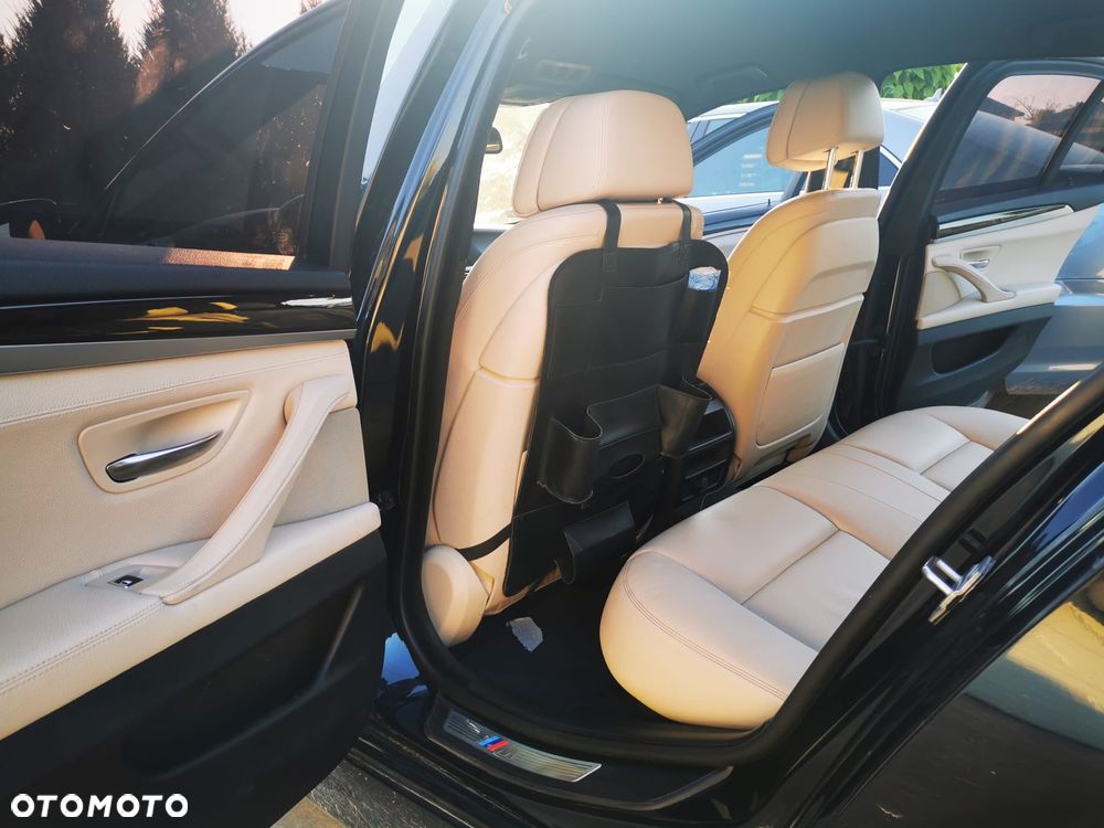 BMW Seria 5 525d xDrive - 12