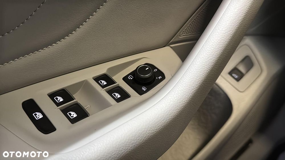 Volkswagen Passat Variant 2.0 TDI EVO Elegance DSG - 33