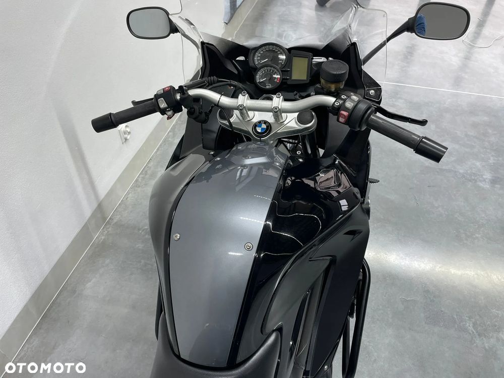 BMW F - 19