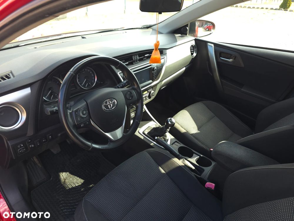 Toyota Auris 1.6 Premium + - 16
