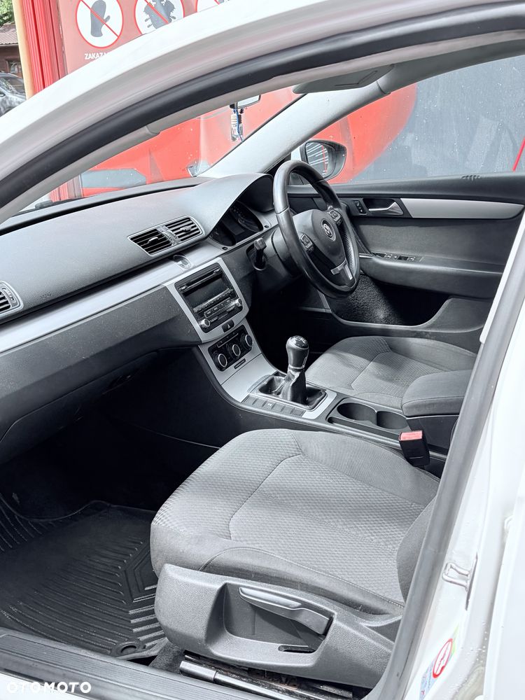Volkswagen Passat - 4