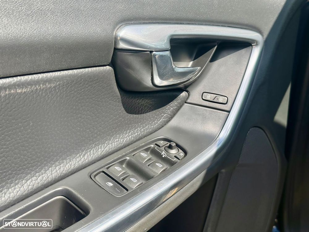 Volvo V60 2.4 D6 Momentum AWD Phev - 23