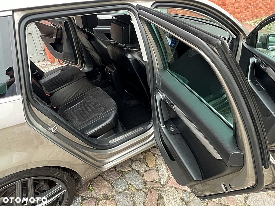Volkswagen Passat 2.0 TDI DPF Highline - 25