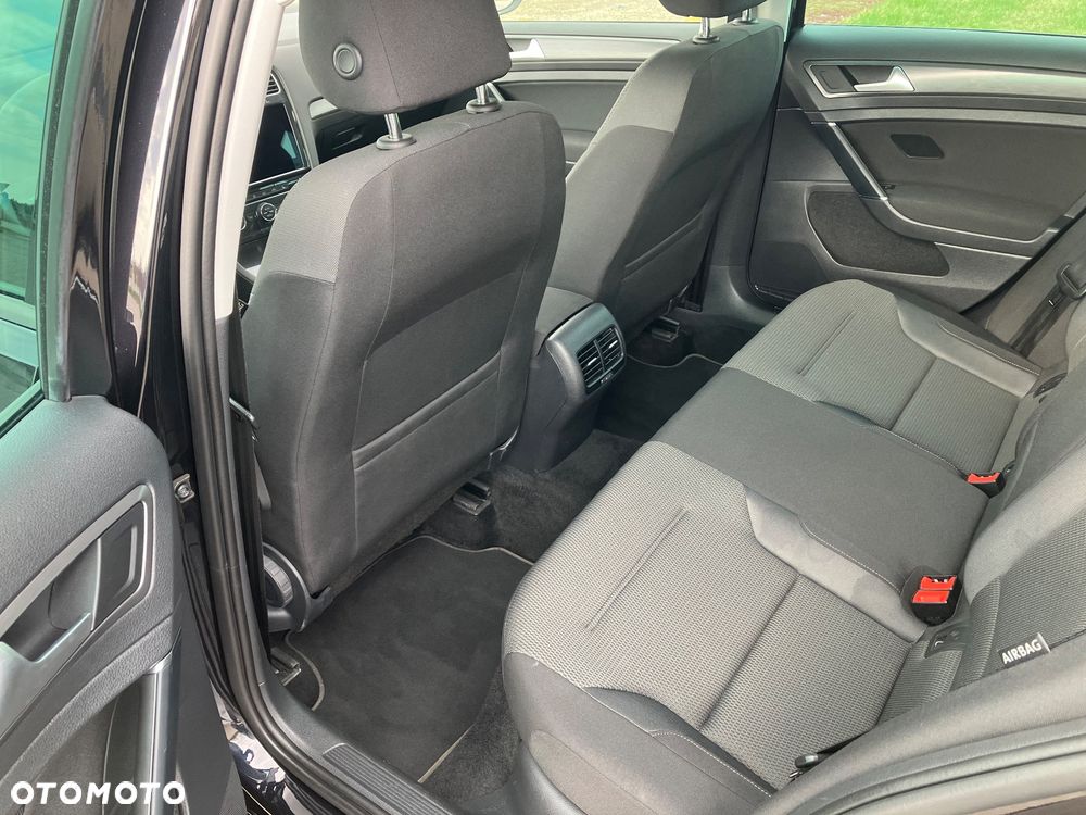 Volkswagen Golf - 8
