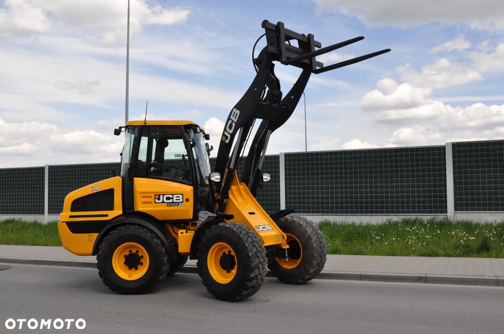 JCB WLS 409 SV MAŁO MTG 359 WIDŁY DO PALET KRAJOWA I WŁAŚCICIEL DOSTĘPNA OD RĘKI - 29