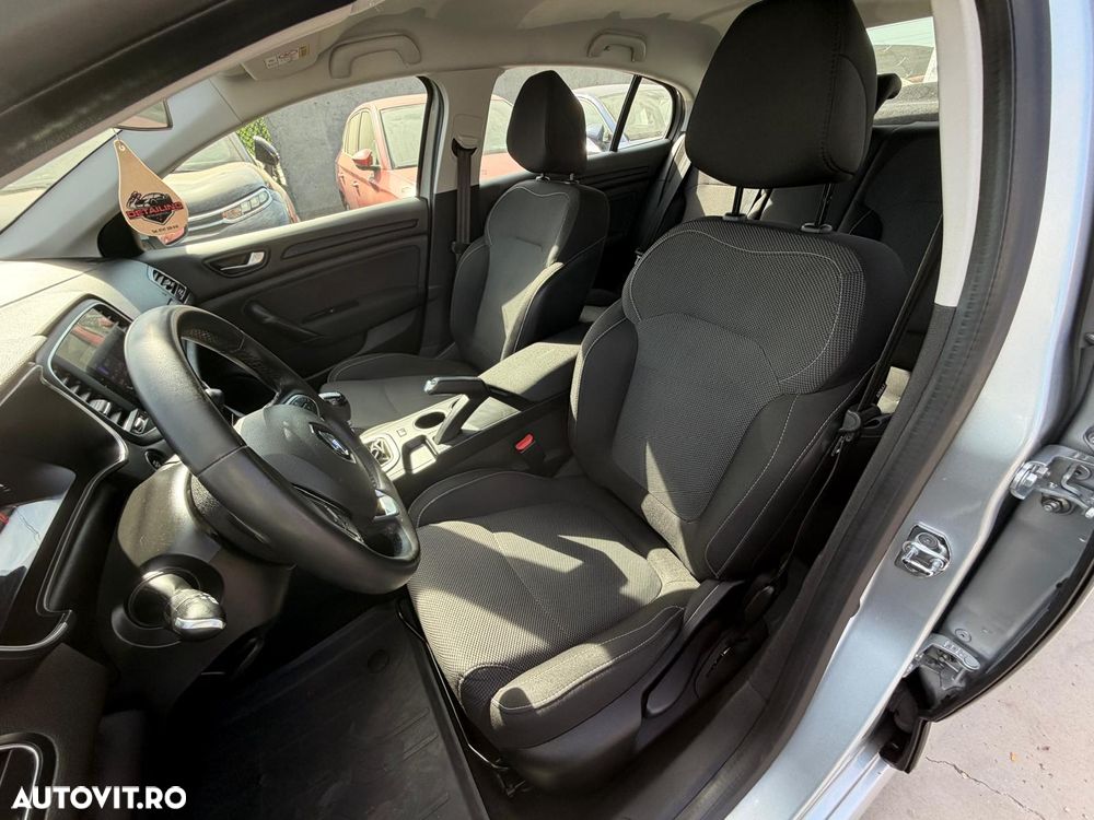 Renault Megane TCe 140 GPF Techno - 17