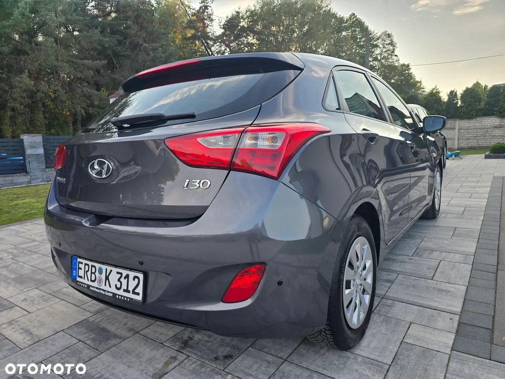 Hyundai i30 blue 1.4 Style - 16