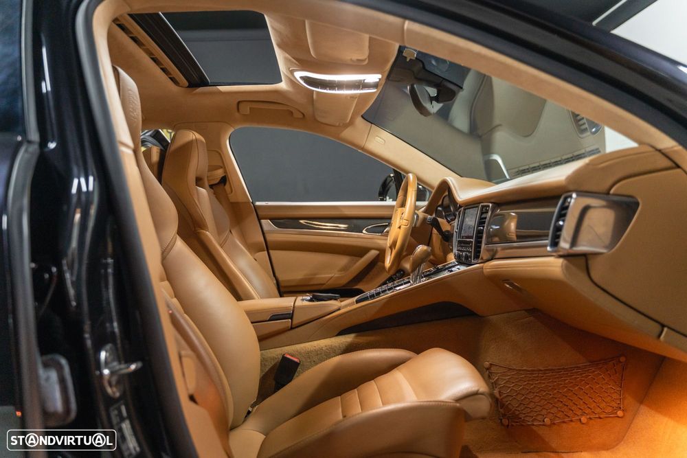 Porsche Panamera Turbo S PDK - 25