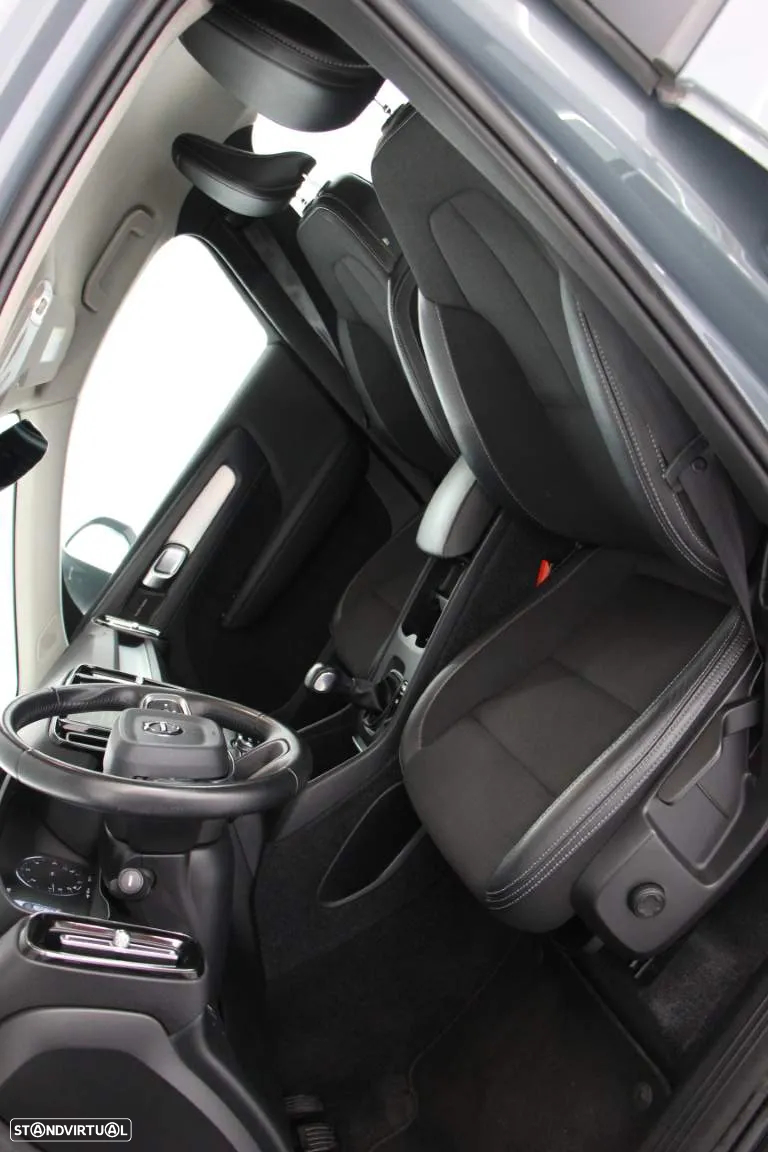 Volvo XC 40 2.0 D3 Momentum Plus - 24