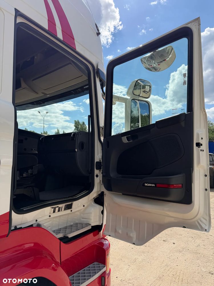Scania R450 RETARDER / LED / KLIMA POSTOJOWA / MIKROFALA / ALUFELGI / ZBIORNIKI 1200 L / FULL SPOJLERY / NAWIGACJA / ŚLICZNA SCANIA / OD NOWOŚCI SPALANIE TYLKO 27 L / 11.2016 ROK !! - 33