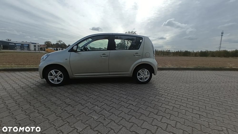 Daihatsu Sirion - 3