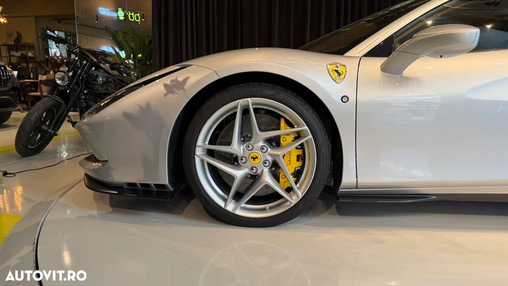 Ferrari F8 - 13