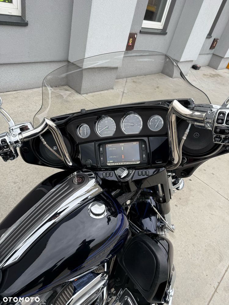Harley-Davidson CVO Street Glide - 16