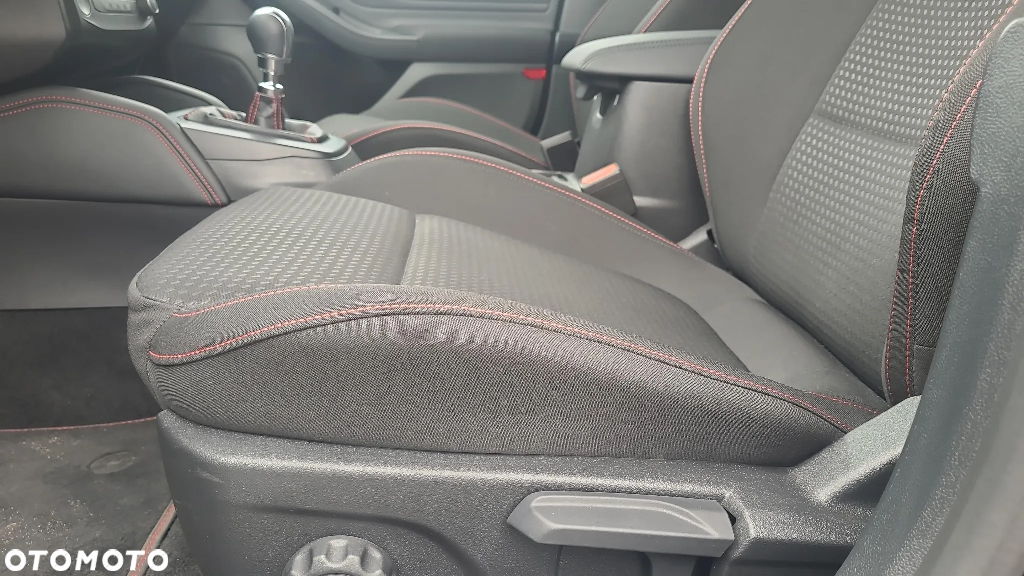 Ford Focus 1.0 EcoBoost mHEV ST-Line X - 26
