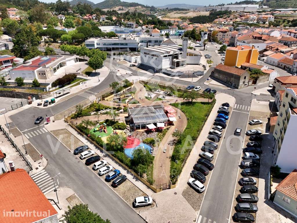 Apartamento T2 Remodelado com Ampla Varanda no Centro da Malveira - Grande imagem: 3/25