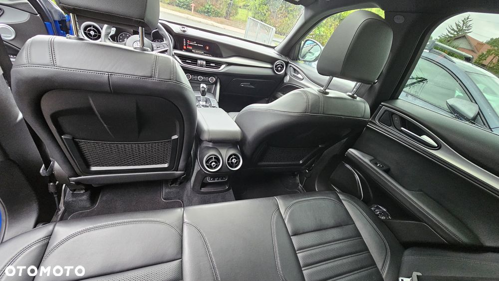 Alfa Romeo Stelvio - 10