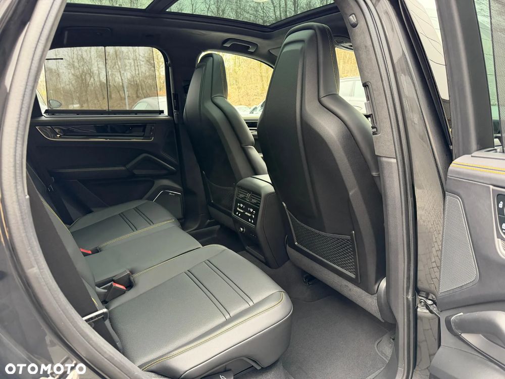 Porsche Cayenne - 21