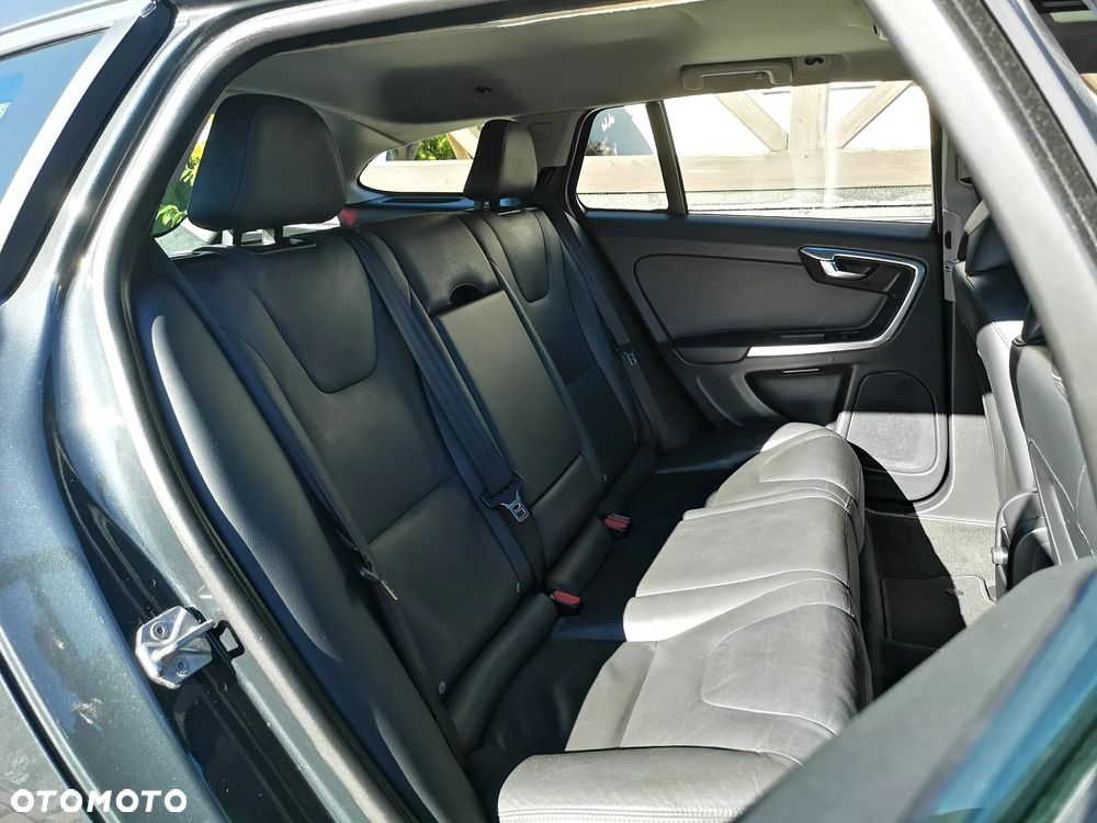 Volvo V60 D6 AWD Plug-in Hybrid Summum - 17