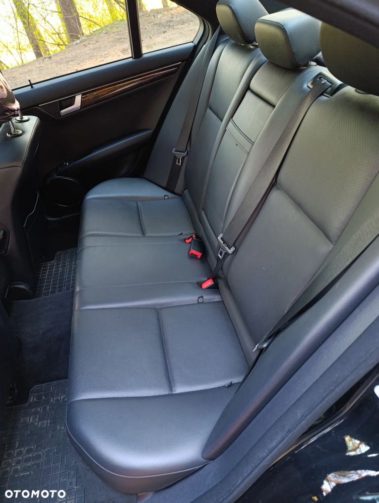 Mercedes-Benz Klasa C 350 Elegance 4-Matic - 17