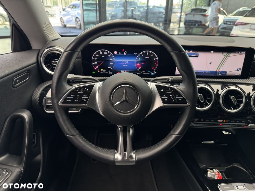 Mercedes-Benz CLA 200 7G-DCT - 17