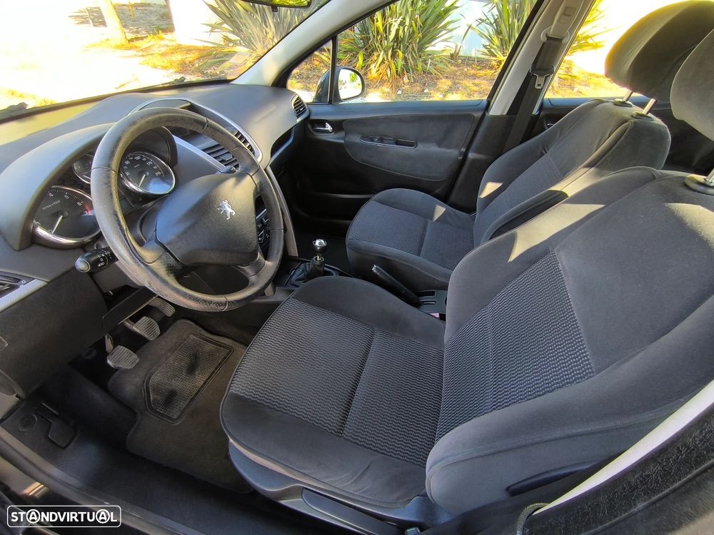 Peugeot 207 1.4 16V Trendy - 7