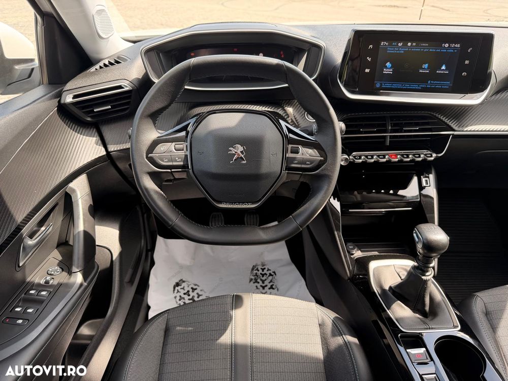 Peugeot 2008 1.2 L PureTech STT Allure - 20