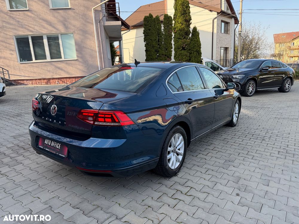 Volkswagen Passat 2.0 TDI DSG Trendline - 9