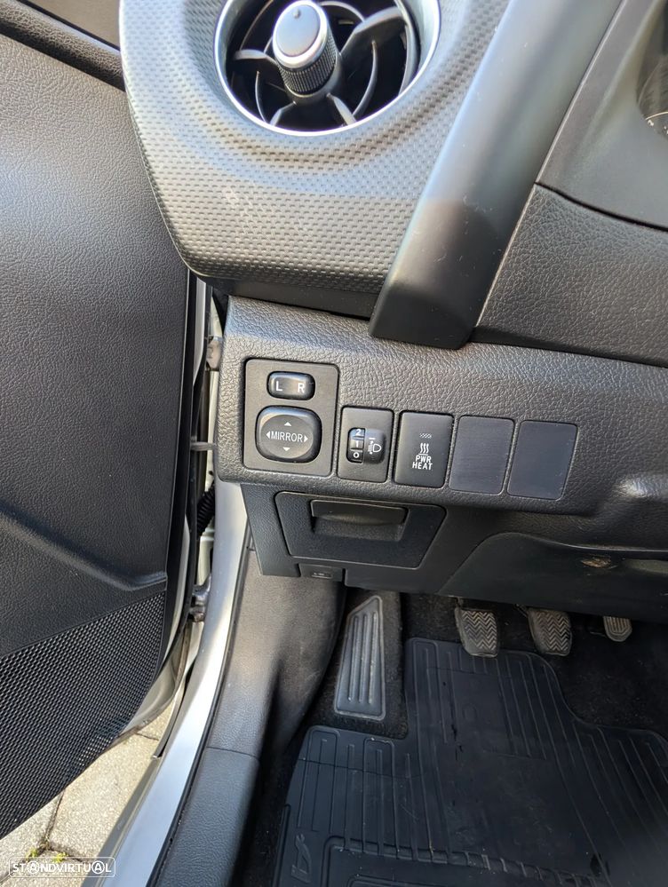 Toyota Auris 1.4 D-4D Design Edition - 23