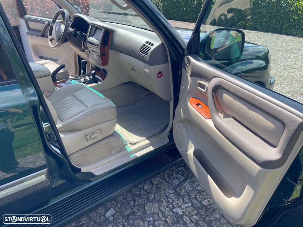 Toyota Land Cruiser - 10