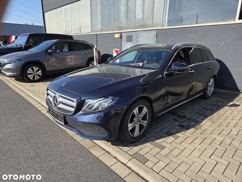 Mercedes-Benz Klasa E 220 d 4Matic 9G-TRONIC Avantgarde - 2