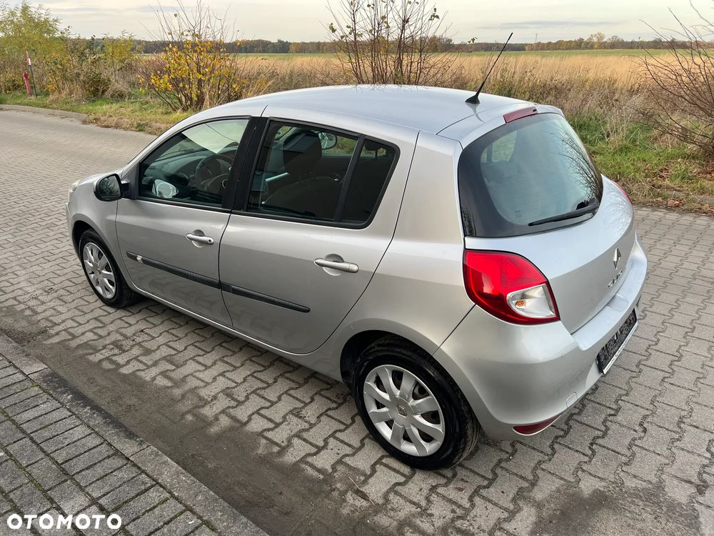 Renault Clio - 15