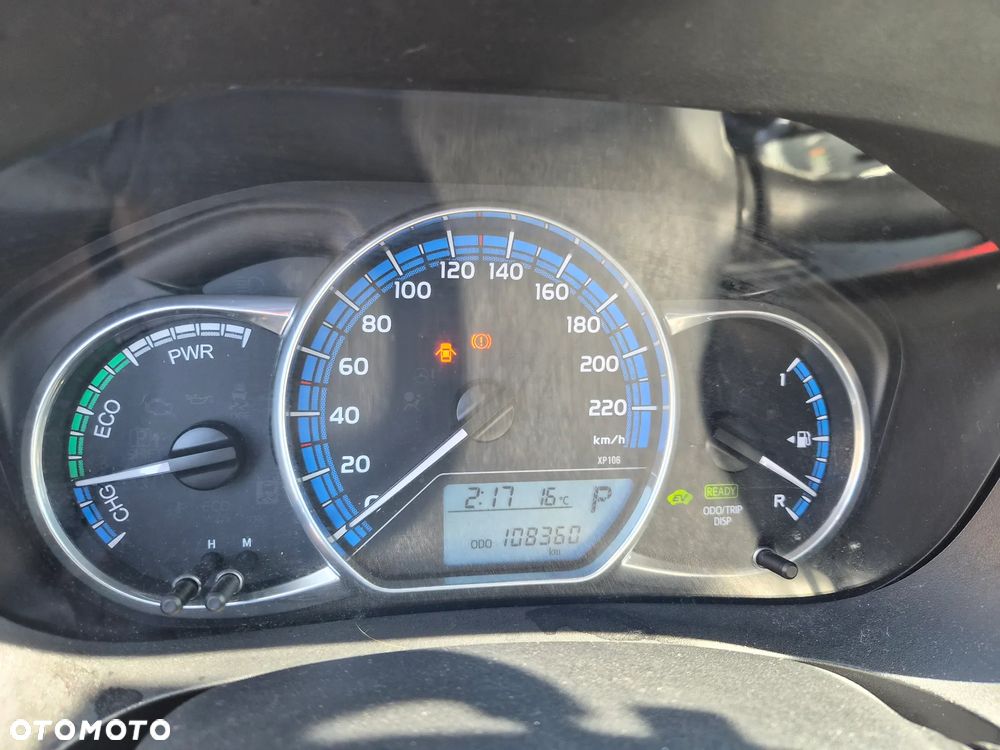 Toyota Yaris Hybrid 100 Selection - 12