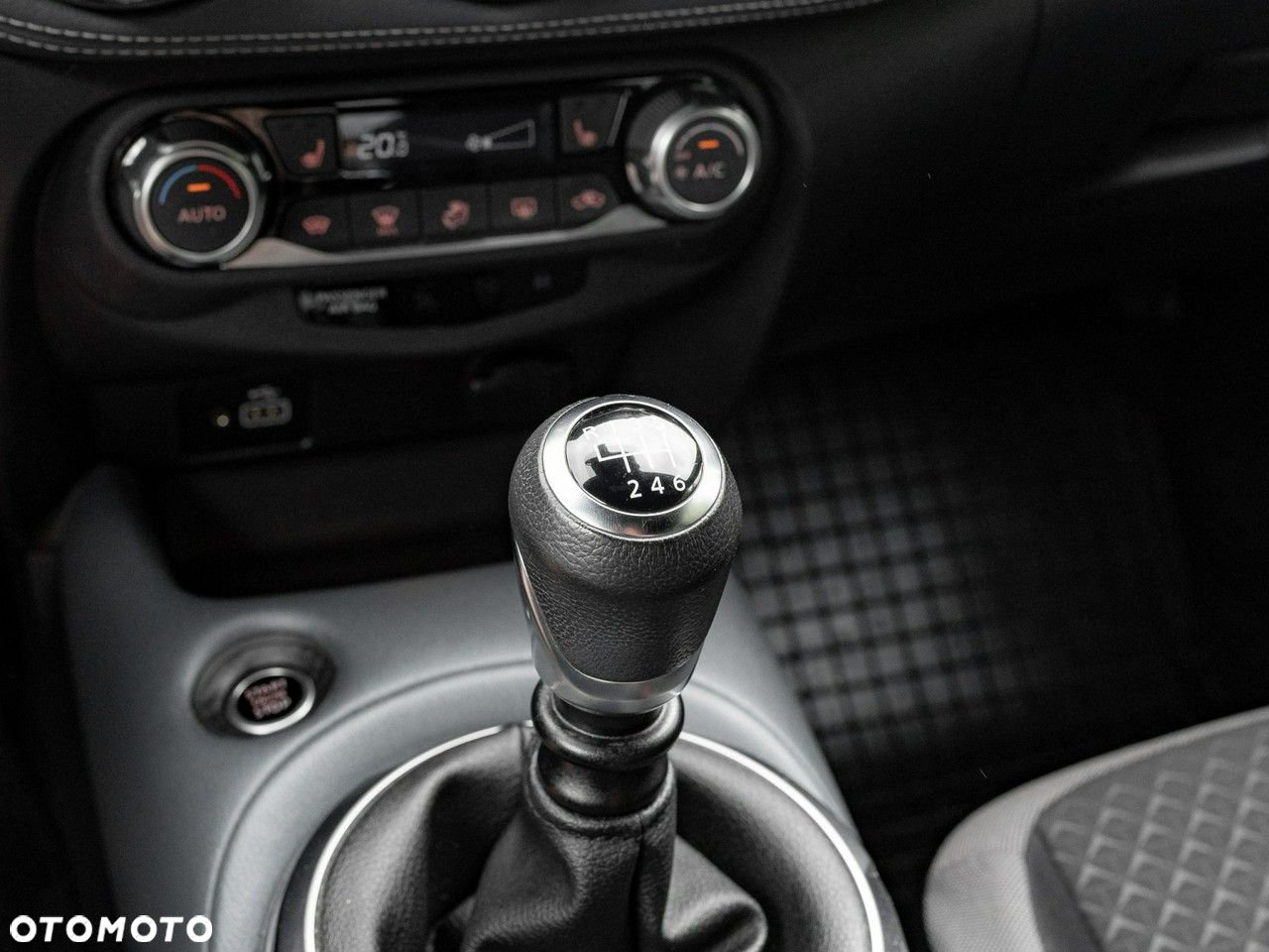 Nissan Juke 1.0 DIG-T N-Connecta - 19