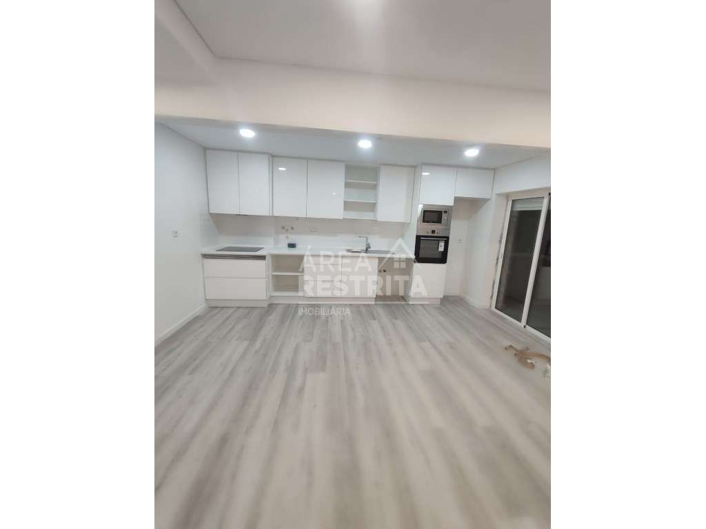 APARTAMENTO T3 , Zona Central, Laranjeiro - Grande imagem: 2/6