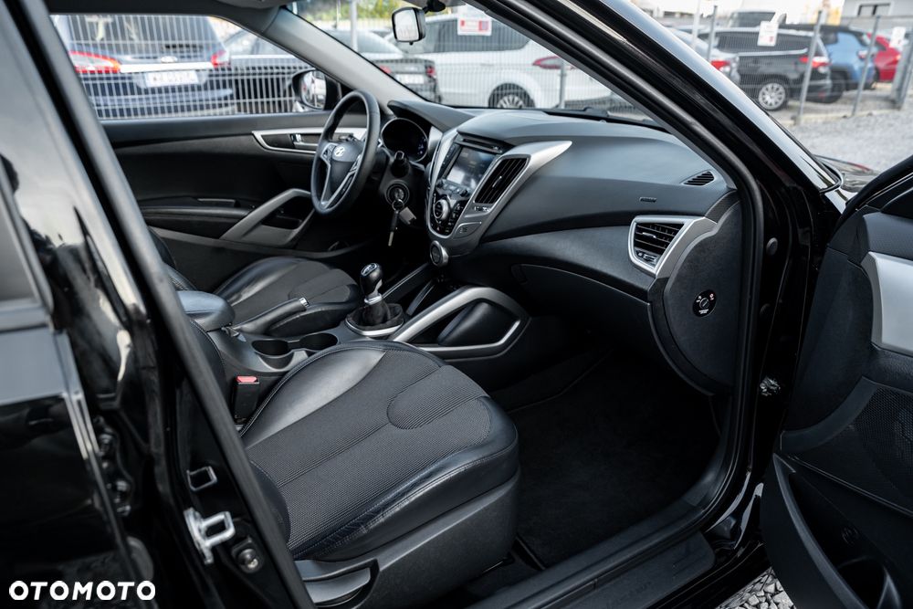 Hyundai Veloster 1.6 Premium - 28