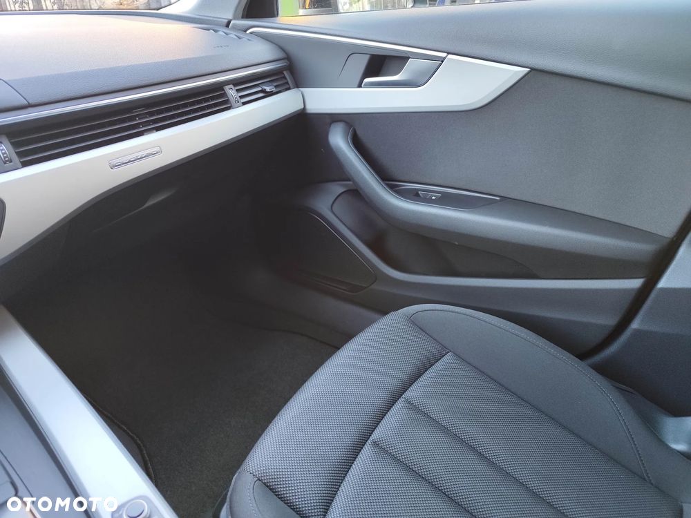 Audi A4 Avant 45 TFSI quattro S tronic - 33