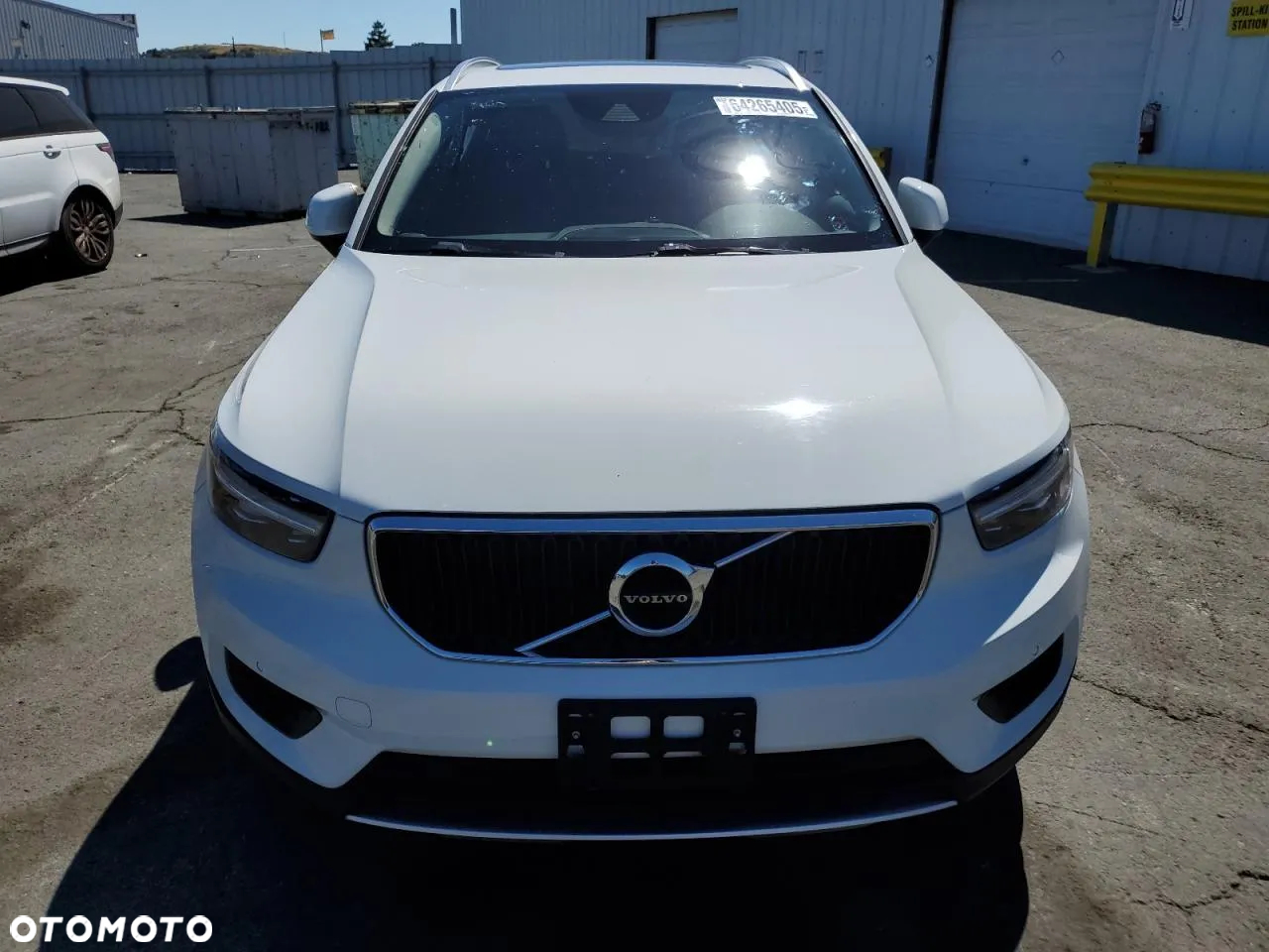 Volvo XC 40 T4 Momentum Pro - 2