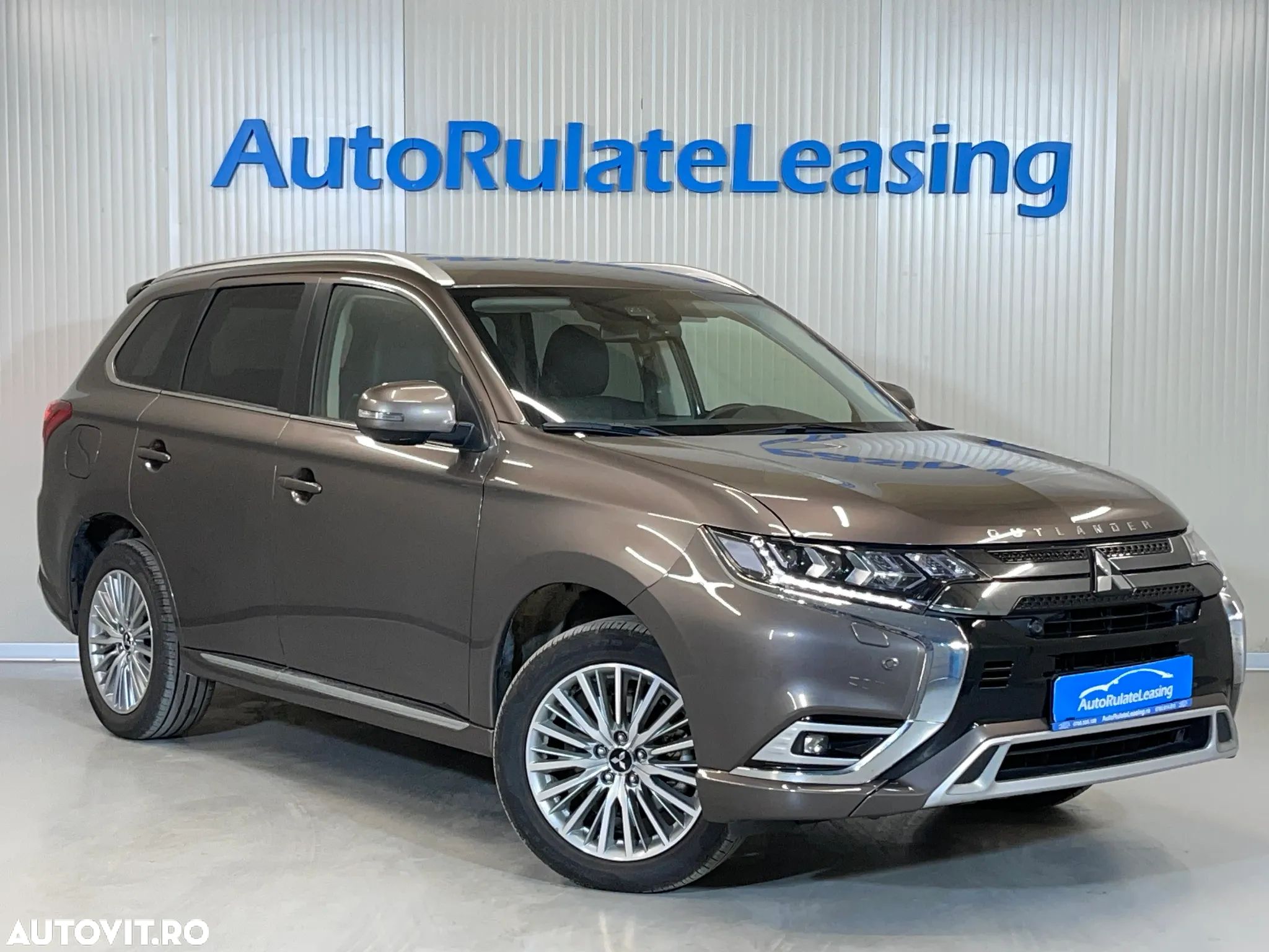 Mitsubishi Outlander - 2
