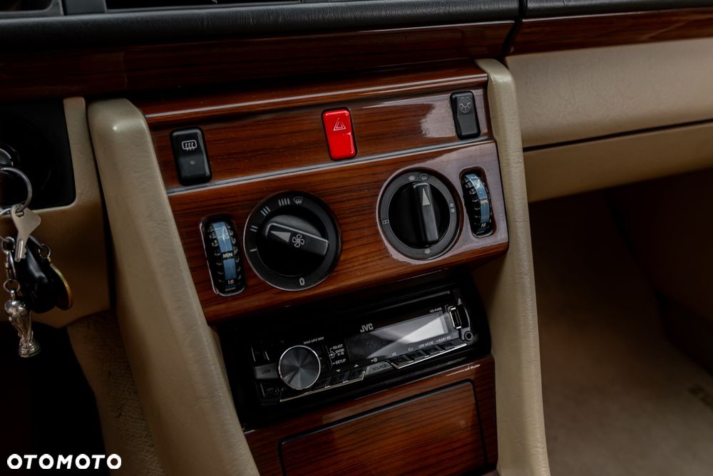 Mercedes-Benz W124 (1984-1993) - 23