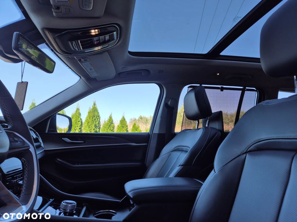 Jeep Grand Cherokee - 35