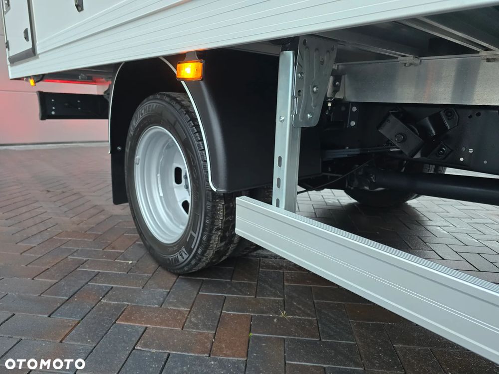 Iveco DAILY DAILY 50C16 KONTENER IZOTERMICZNY 10PALET 4,91cmDługi  2,11cmSzeroki  2,31cmWysoki  SALON PL 106 Tyś km STAN JAK NOWY NA GWARANCJI TEMPOMAT FOTEL PNEŁMATYCZNY KLIMATYZACJA AUTOMATYCZNA - 25