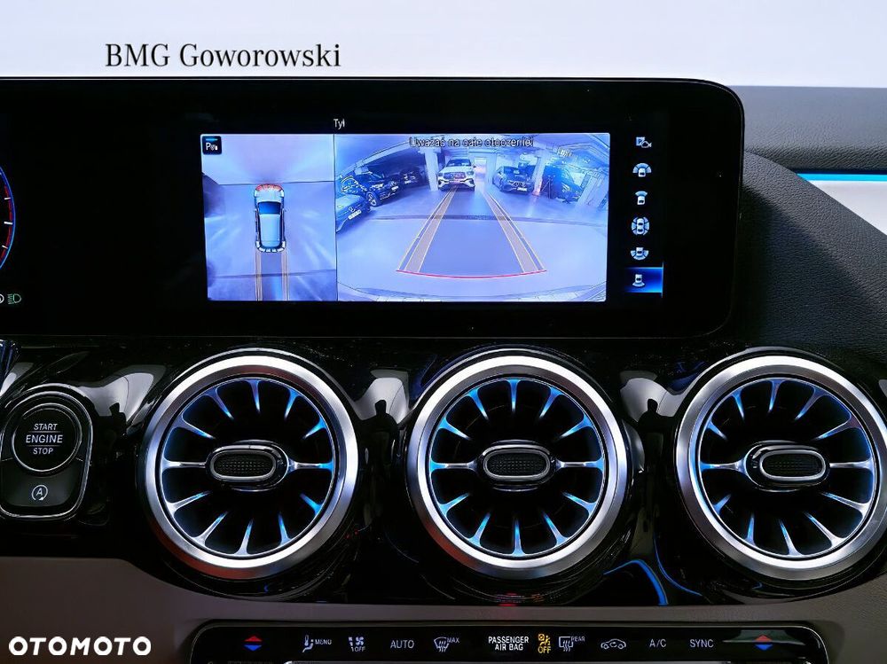Mercedes-Benz GLA - 12